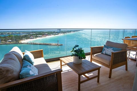 Natural landscape, Balcony/Terrace, Balcony/Terrace, Seating area, Beach, Sea view