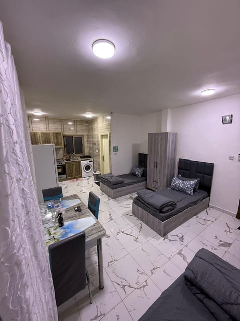 TV and multimedia, Kitchen or kitchenette, Living room, Seating area