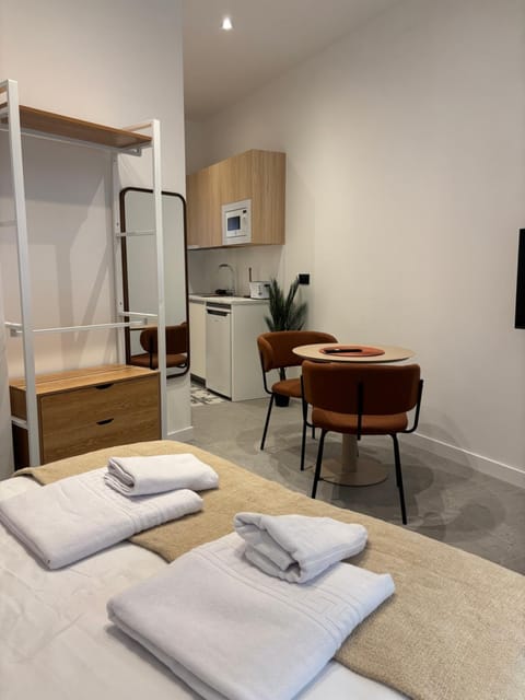 Bed, Living room