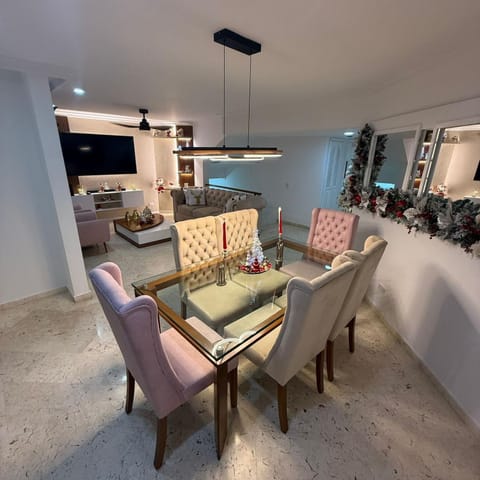 TV and multimedia, Living room, Seating area, Dining area