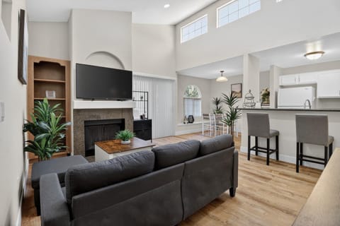 TV and multimedia, Kitchen or kitchenette, Living room, Seating area