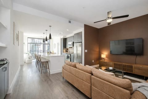 Communal lounge/ TV room, TV and multimedia, Kitchen or kitchenette, Living room, Seating area, Dining area, Evening entertainment