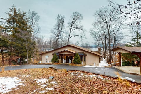 Property building, Day, Winter