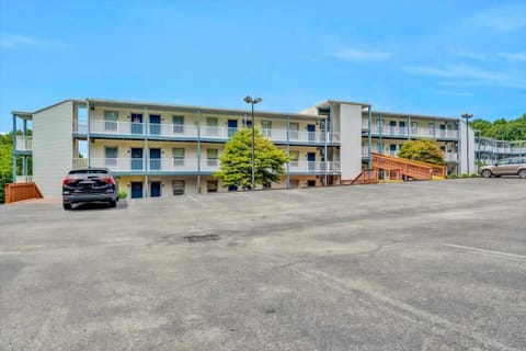 Property building, Day, Parking