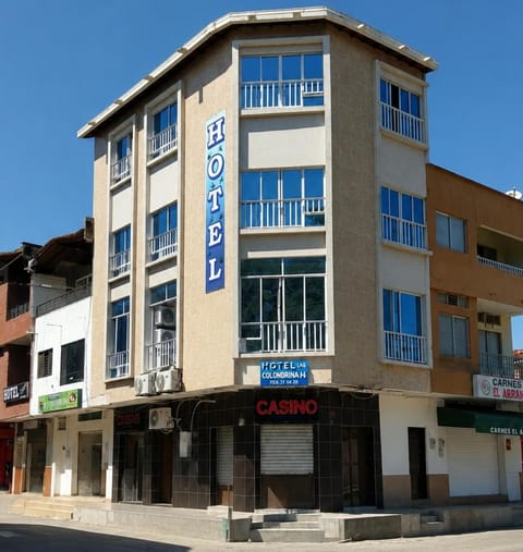 Facade/entrance, Location, acessibility