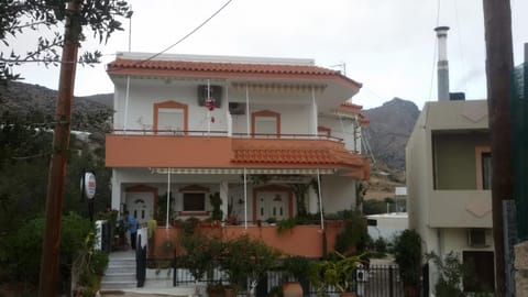 Shower, Toilet, Bed, Garden, Library, Bathroom, TV and multimedia, Coffee/tea facilities, Balcony/Terrace, Balcony/Terrace, Kitchen or kitchenette, Lobby or reception, Bedroom, cot