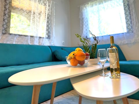 Living room, Food, Drinks