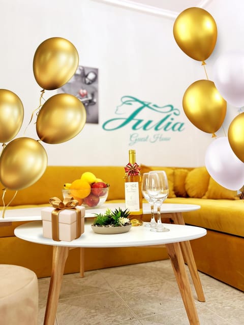 Living room, Food, Drinks