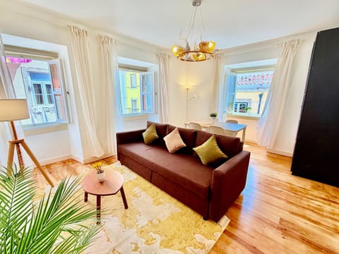 TV and multimedia, Living room, Quiet street view