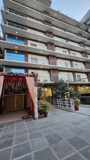 Property building, Facade/entrance, Day