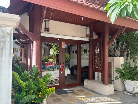 Property building, Facade/entrance