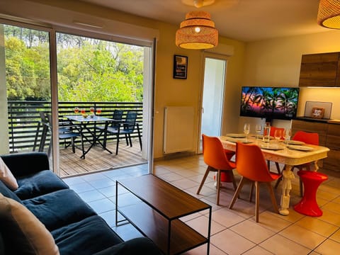 Living room, Dining area