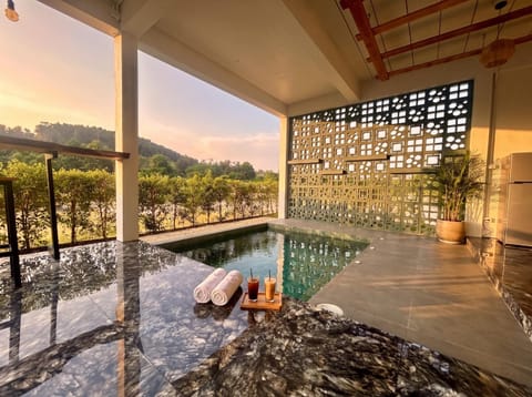 Day, Natural landscape, View (from property/room), Balcony/Terrace, Mountain view, Pool view, Swimming pool, Sunrise