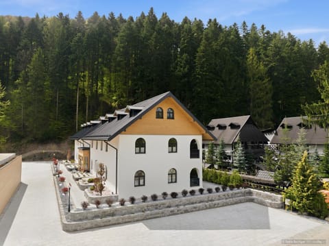 Property building, Bird's eye view, View (from property/room), Mountain view, Parking