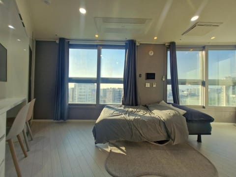 Bed, Living room, Bedroom