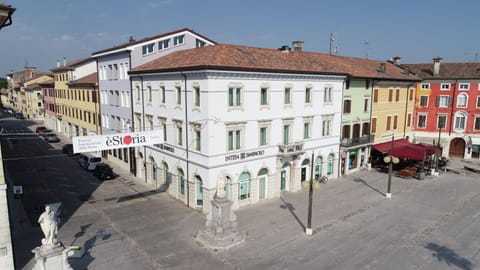 City view, Location