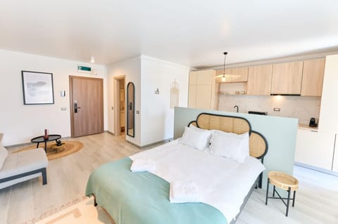 Bed, Kitchen or kitchenette, Photo of the whole room, Bedroom