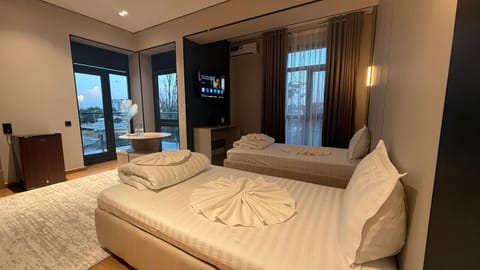 Bed, Photo of the whole room, towels
