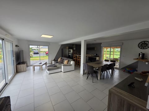 Living room, Dining area, kitchen
