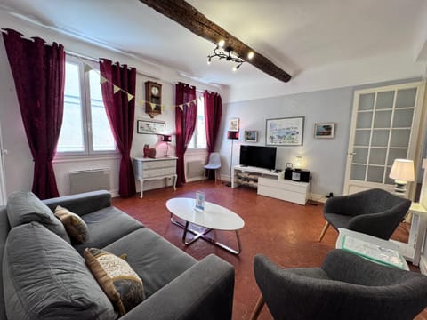 Communal lounge/ TV room, Living room