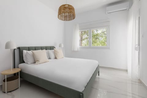 Bed, Bedroom, air conditioner