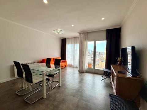 TV and multimedia, Living room, Seating area, Dining area