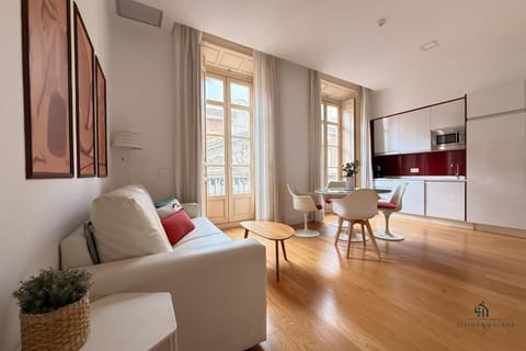 Kitchen or kitchenette, Living room, Seating area, Dining area