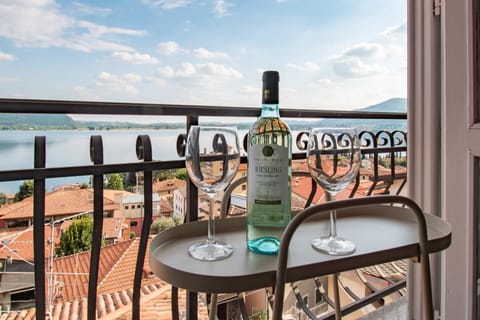 Balcony/Terrace, Lake view
