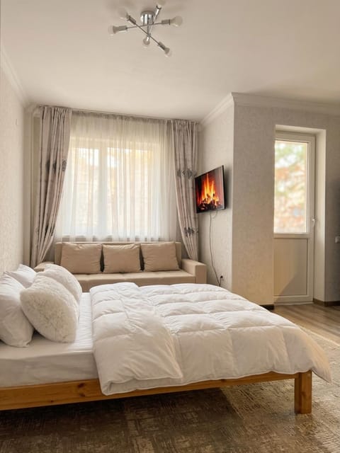 Bed, TV and multimedia, Bedroom, bunk bed