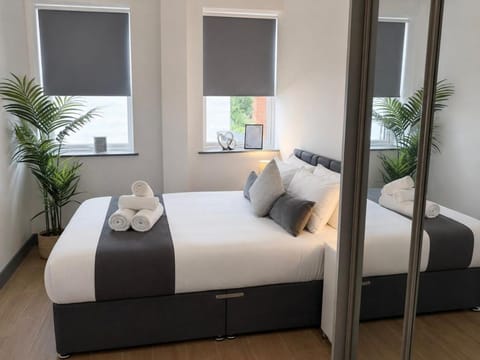 Bed, Photo of the whole room, Bedroom, towels