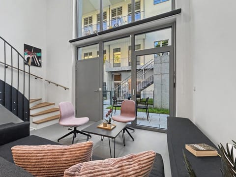 View (from property/room), Balcony/Terrace, Seating area