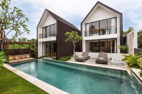 Property building, Patio, Spring, Day, Garden, Garden view, Pool view, Swimming pool, sunbed