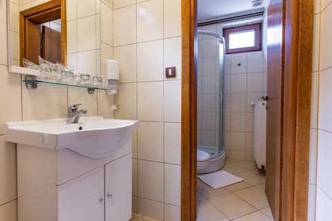 Zlatni Lug Inn in Brod-Posavina County, Croatia