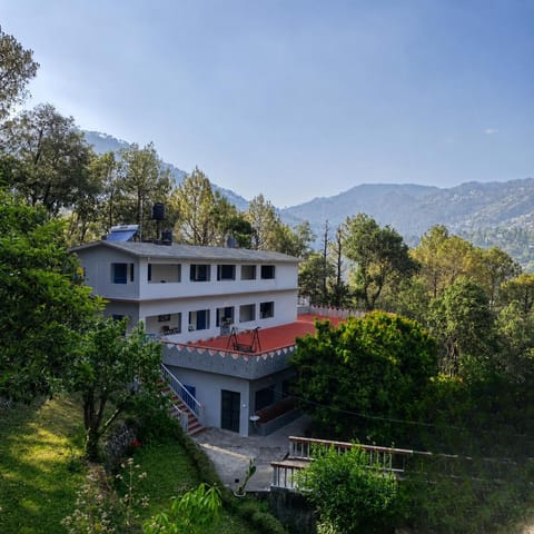 Property building, Spring, Day, Natural landscape, Mountain view