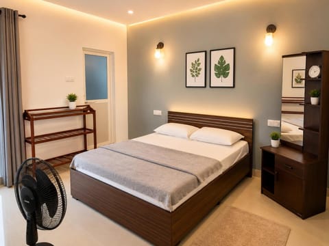 Property building, Bed, Photo of the whole room, Bedroom, fireplace, hair dresser, air conditioner
