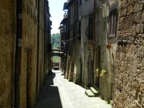 Neighbourhood, Street view