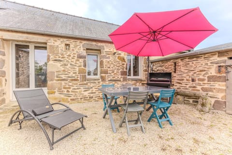 Property building, Patio, Patio, Balcony/Terrace, Balcony/Terrace