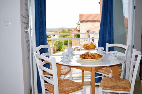 Restaurant/places to eat, View (from property/room), Balcony/Terrace, Seating area