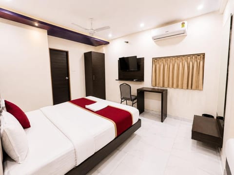 Communal lounge/ TV room, Bed, TV and multimedia, Bedroom