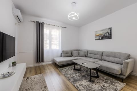 TV and multimedia, Living room, air conditioner