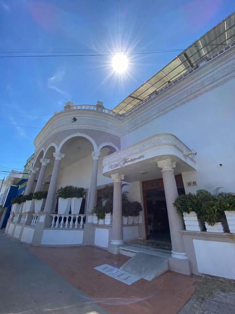 Facade/entrance