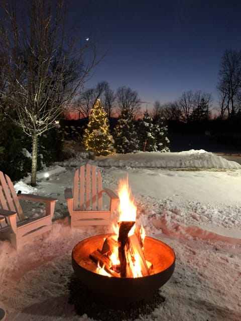 Night, Natural landscape, Winter, Evening entertainment, Entertainment, flat iron
