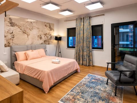 Bed, TV and multimedia, Living room, Photo of the whole room, Seating area, Bedroom