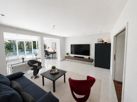 Communal lounge/ TV room, TV and multimedia, Living room