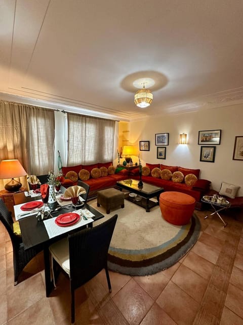 Decorative detail, Decorative detail, Seating area, Dining area