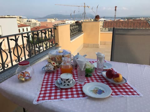 Balcony/Terrace, Food and drinks, Continental breakfast