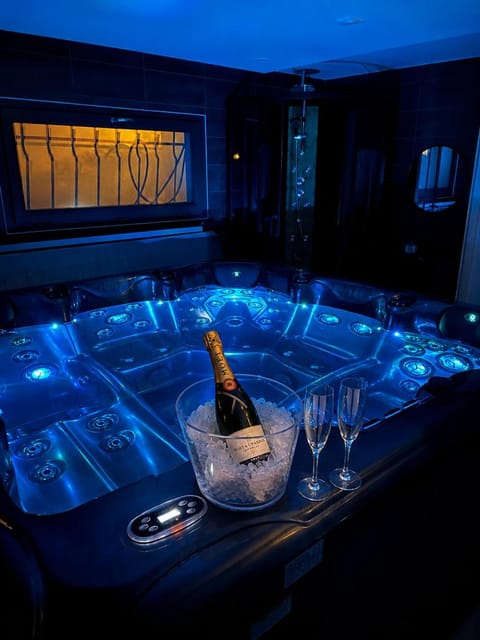 Hot Tub, Alcoholic drinks