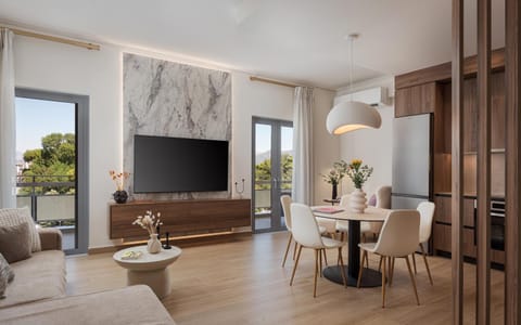 TV and multimedia, Living room, Seating area, Dining area