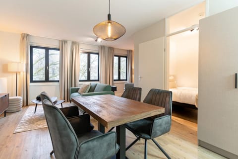 Photo of the whole room, Dining area