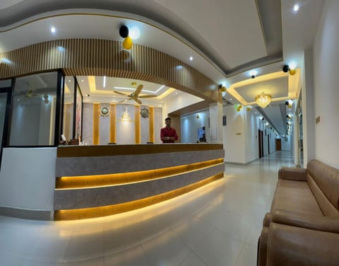 People, Lobby or reception, Lobby or reception, Seating area